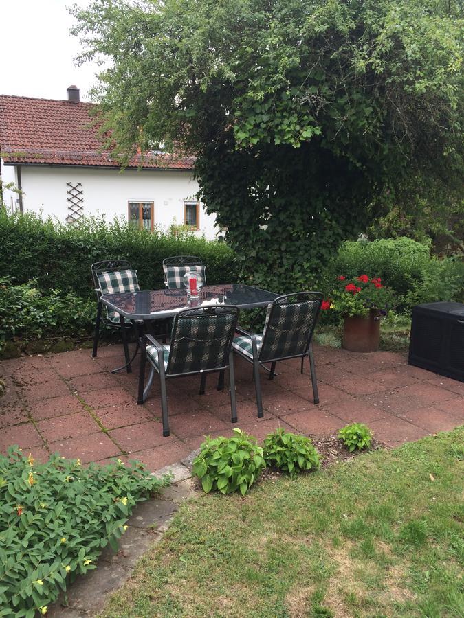 Ferienwohnung Im Gruenen Illschwang Exteriör bild